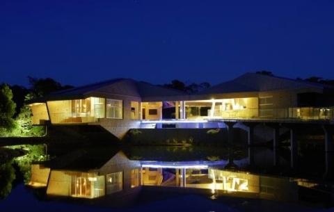 Дом в Квинсленде ночью - Фото 1